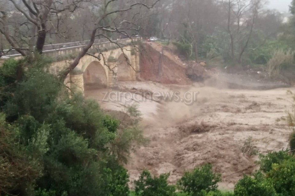 Καταστροφές στην Κρήτη από την κακοκαιρία: Κατέρρευσαν γέφυρες – εκκενώθηκε οικισμός (βίντεο-φωτογραφίες)-4