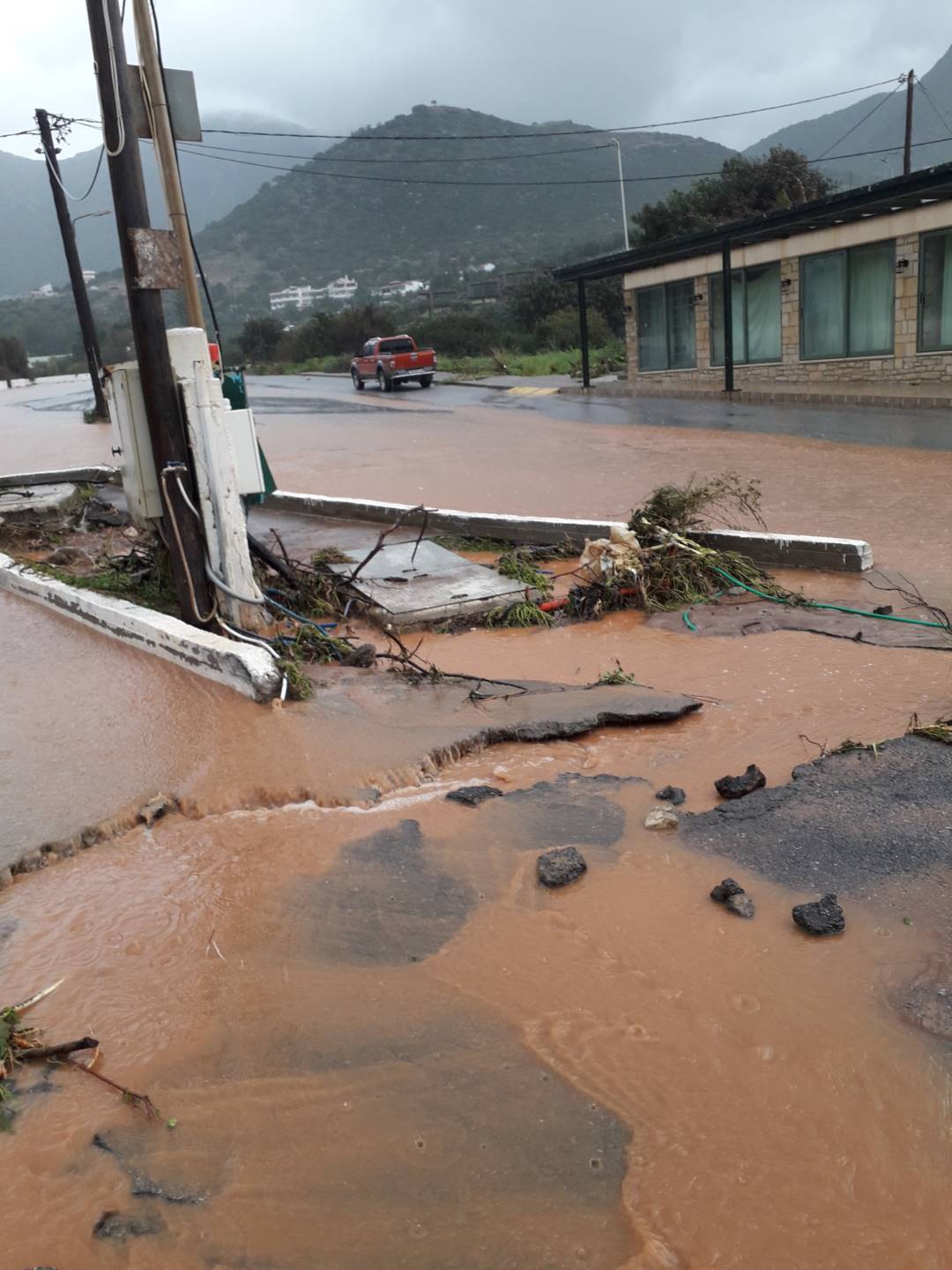Η επόμενη μέρα μετά τις καταστροφές στο Ρέθυμνο (φωτογραφίες)-3