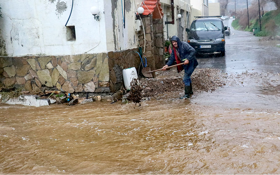 Νεκρός εντοπίστηκε ο 61χρονος αγνοούμενος στην Κρήτη – Σαρωτικό το πέρασμα της κακοκαιρίας-4