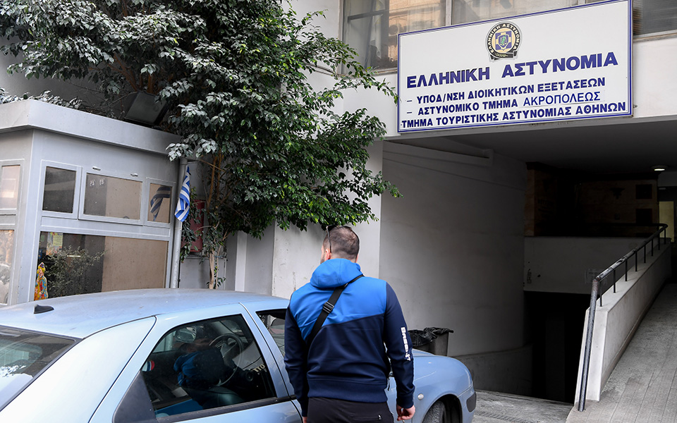 Μπαράζ επεισοδίων σε Αθήνα και Θεσσαλονίκη – Καταδρομική επίθεση με μολότοφ στο Αστυνομικό Τμήμα Ακροπόλεως-1