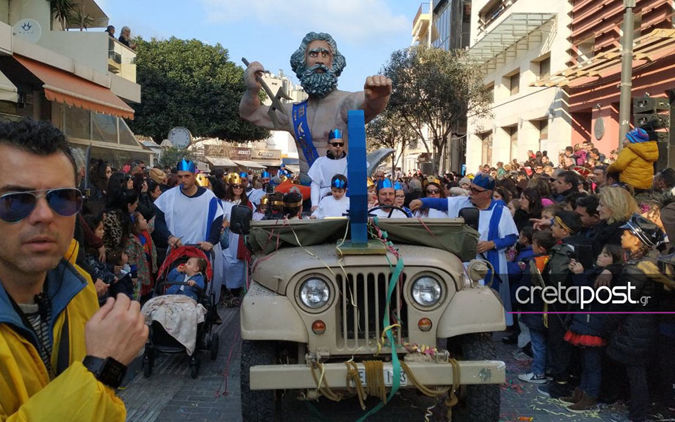 Σε ρυθμούς καρναβαλιού το Ηράκλειο Κρήτης (φωτογραφίες)-6