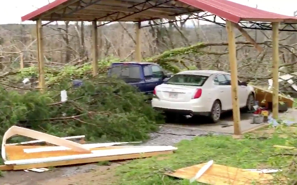 ΗΠΑ: Ανεμοστρόβιλος έπληξε την Αλαμπάμα – Τουλάχιστον 23 νεκροί, τεράστιες καταστροφές (φωτογραφίες – βίντεο)-7