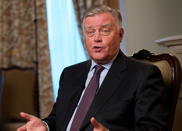 Ντ. Ουίλσον και Βλ. Γιακούνιν διασταυρώνουν τα ξίφη τους σε ένα άτυπο ντιμπέιτ της «Κ»-2