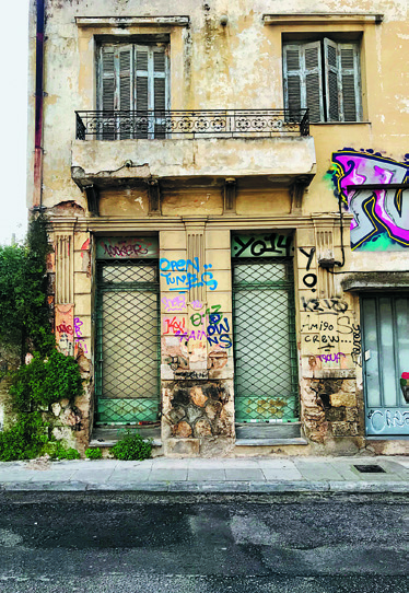 Μοναχικές μορφές στην οδό Κωνσταντινουπόλεως-1