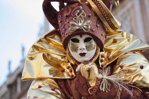 Η Βενετία βγάζει τη μάσκα-2
