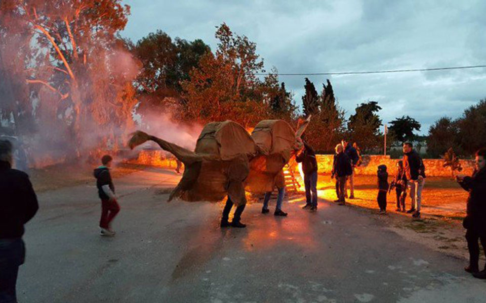 Πλήθος κόσμου στον λόφο του Φιλοπάππου για τα Κούλουμα – Εθιμα για την Καθαρά Δευτέρα σε όλη την Ελλάδα (φωτογραφίες)-7