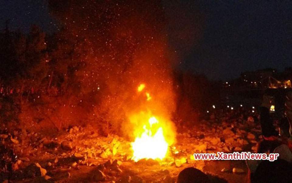 Πλήθος κόσμου στον λόφο του Φιλοπάππου για τα Κούλουμα – Εθιμα για την Καθαρά Δευτέρα σε όλη την Ελλάδα (φωτογραφίες)-6