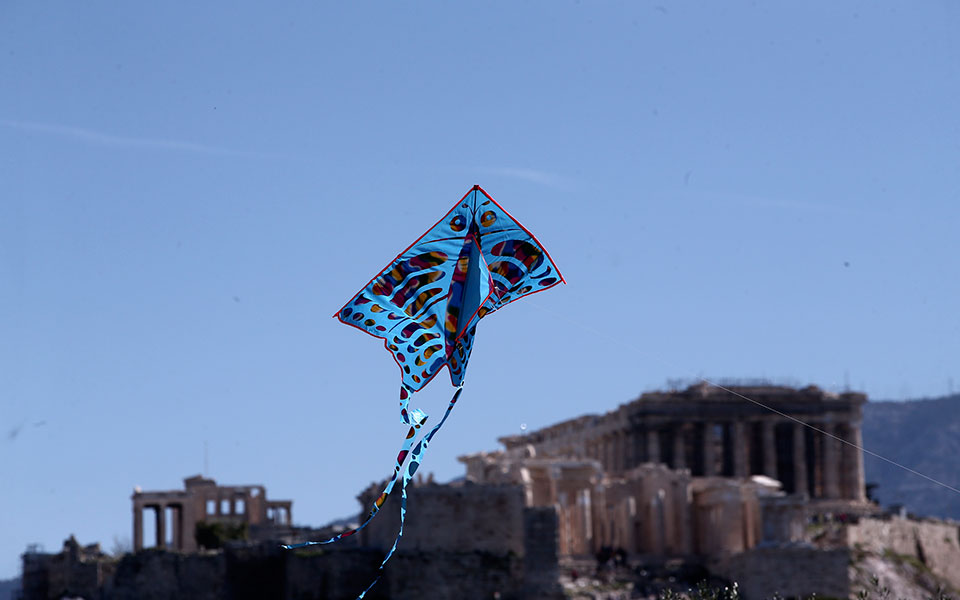 Πλήθος κόσμου στον λόφο του Φιλοπάππου για τα Κούλουμα – Εθιμα για την Καθαρά Δευτέρα σε όλη την Ελλάδα (φωτογραφίες)-3