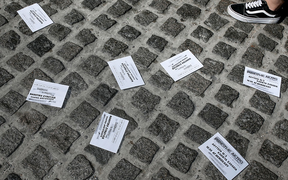 Μαθητικά συλλαλητήρια σε Αθήνα και Θεσσαλονίκη για τις αλλαγές στην Παιδεία – Επεισόδια στο Σύνταγμα (φωτογραφίες)-8