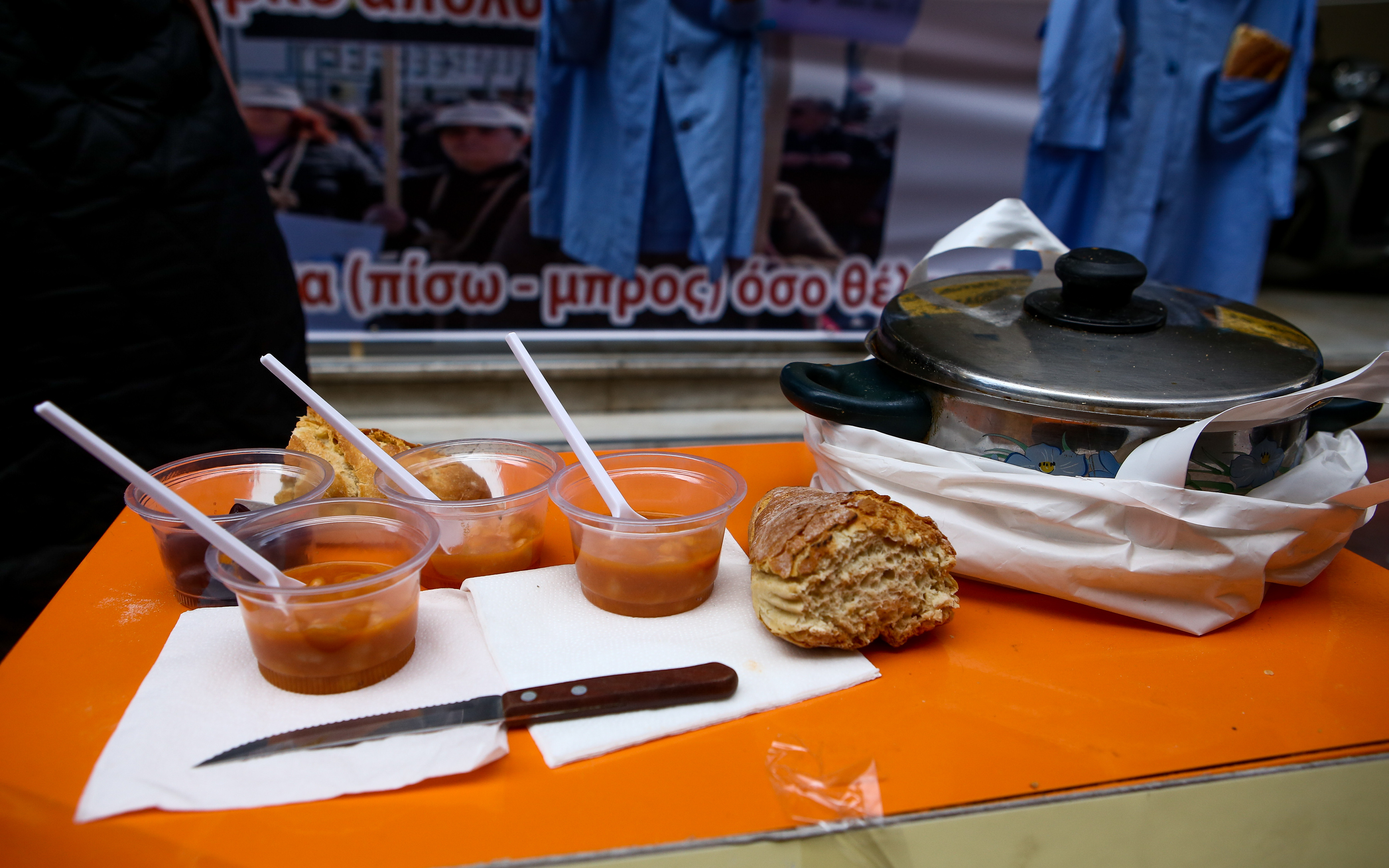 Αντιπαράθεση Πολάκη – προέδρου ΠΟΕΔΗΝ έξω από το υπουργείο Υγείας (βίντεο)-2