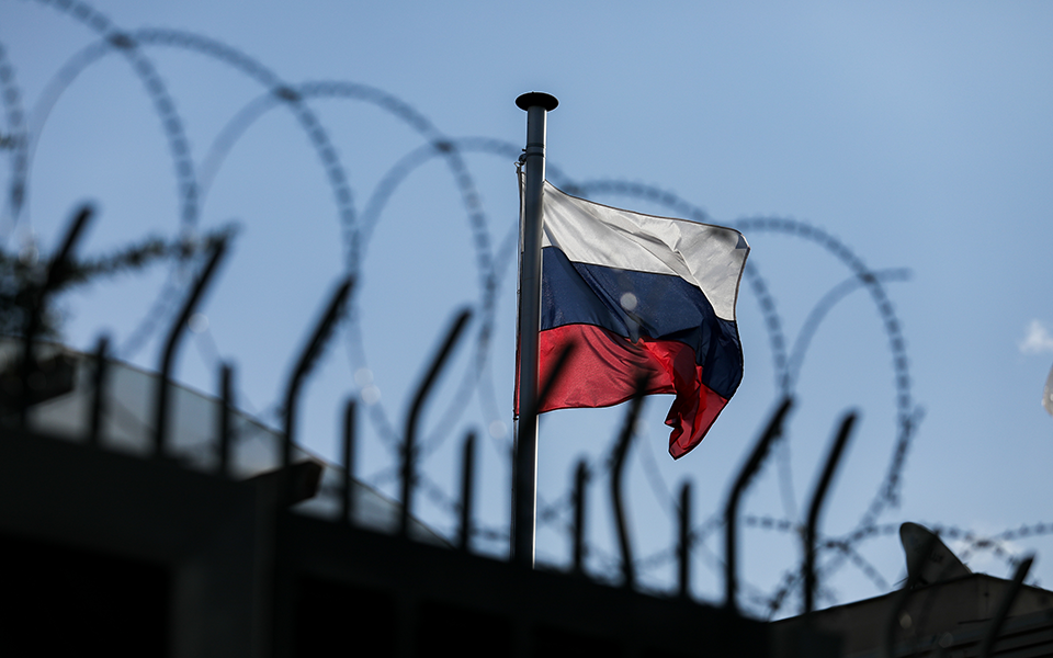 Χειροβομβίδα εξερράγη στο ρωσικό Προξενείο στο Χαλάνδρι – Τις κινήσεις των δραστών κατέγραψαν οι κάμερες-1