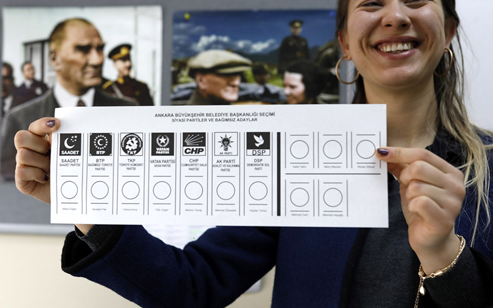 Τουρκία: Στις κάλπες εκατομμύρια πολίτες – Κρίσιμες εκλογές για τον Ερντογάν-2