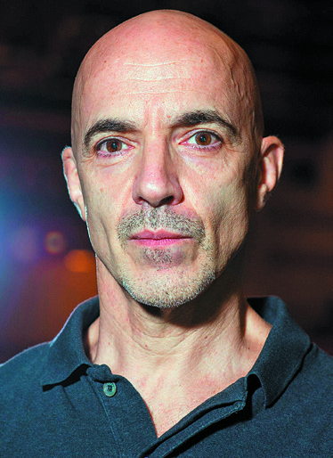 Τσάμικος και πεντοζάλης στο Λονδίνο-1