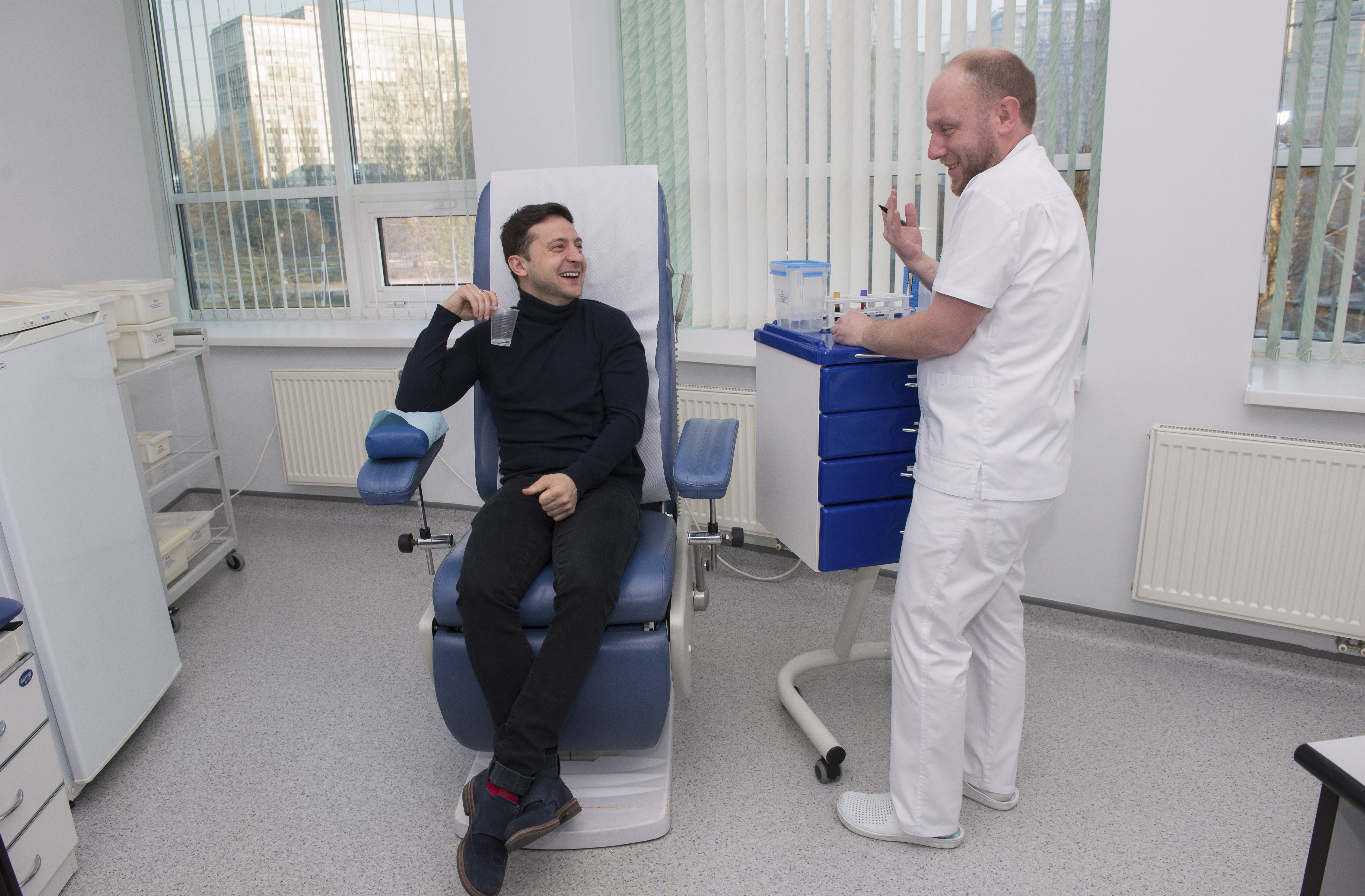 Και… αλκοτέστ περιελάμβανε ο προεκλογικός αγώνας στην Ουκρανία-3