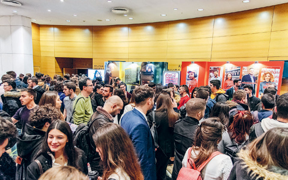 Χιλιάδες οι νέοι που θέλουν να πάνε την Ελλάδα μπροστά-1