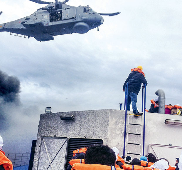 Εγκατάλειψη πόστου στο φλεγόμενο πλοίο-1