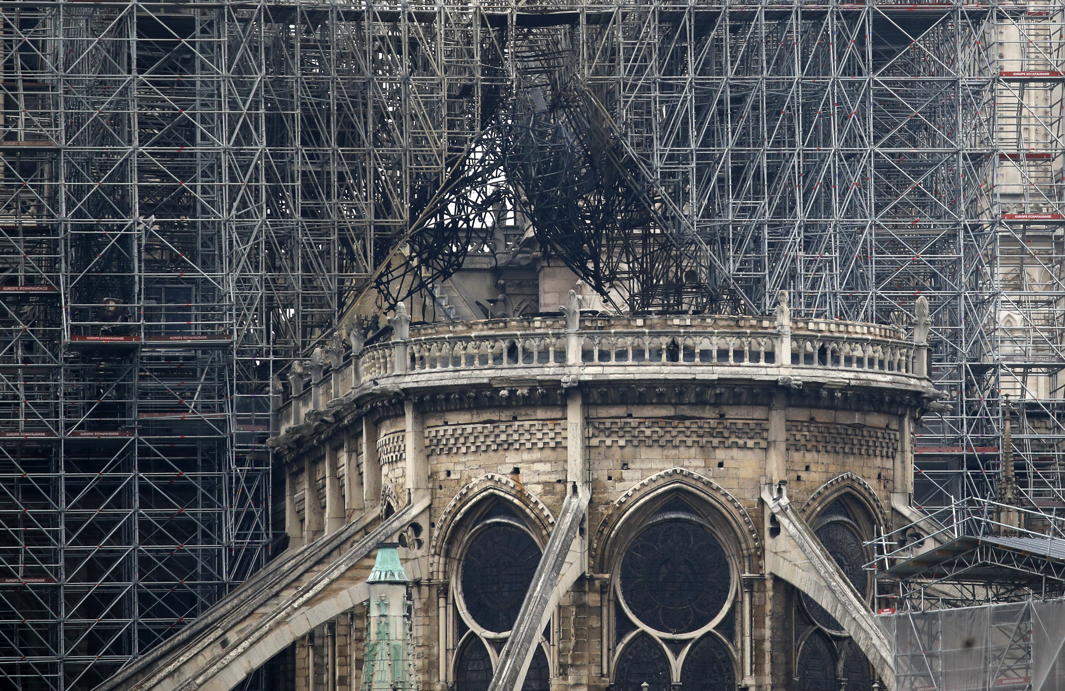 Τα μεγάλα ερωτηματικά για την ανοικοδόμηση της Παναγίας των Παρισίων – Μακρόν: Εντός πέντε ετών η αποκατάσταση-3