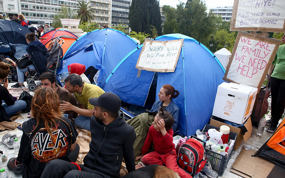 Επιχείρηση της αστυνομίας για απομάκρυνση των προσφύγων από το Σύνταγμα-3