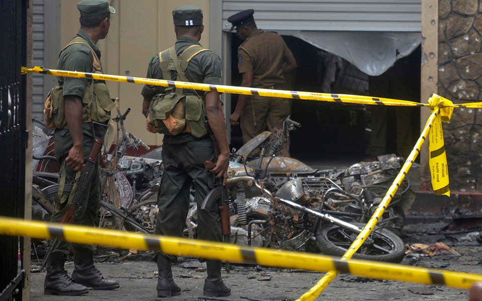 Σρι Λάνκα: 87 πυροκροτητές βρέθηκαν σε κεντρική στάση λεωφορείου του Κολόμπο – Στους 290 οι νεκροί-2