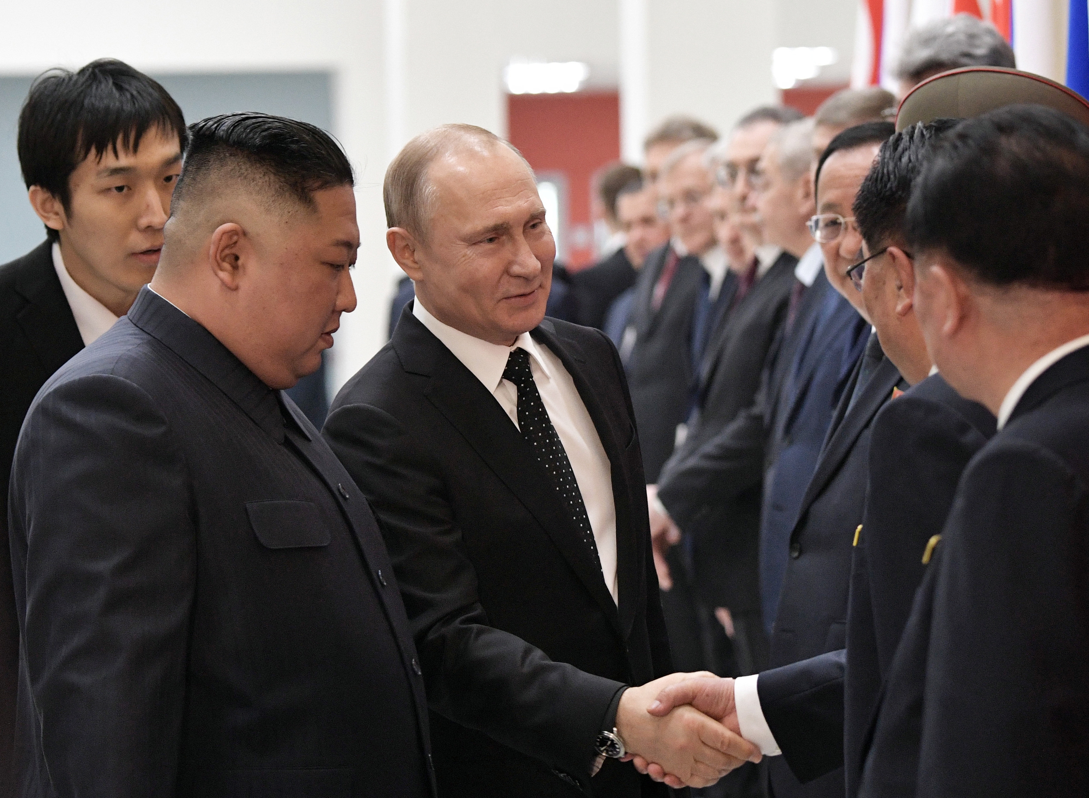 Διμερείς σχέσεις και κορεατική χερσόνησος στο επίκεντρο της συνάντησης Πούτιν – Κιμ Γιονγκ Ουν (βίντεο)-1