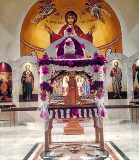 Οι Ελληνες προσκυνούν τον ανθοστόλιστο Επιτάφιο-1