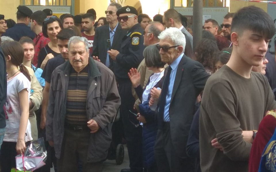 Θεσσαλονίκη: Ξεκίνησε η περιφορά του Επιταφίου του Αγίου Μηνά (φωτογραφίες – βίντεο)-2