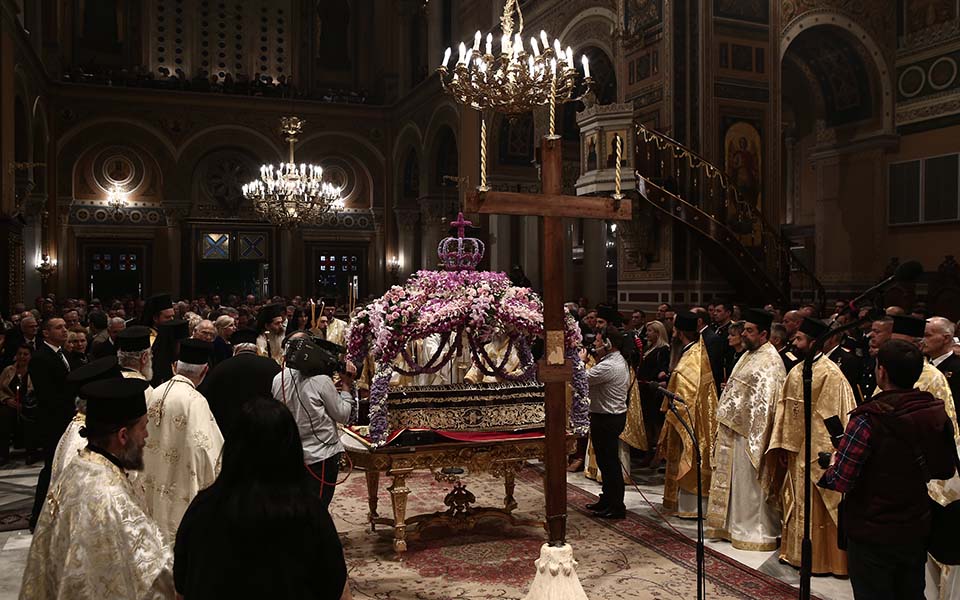Κατάνυξη στους Επιταφίους ολόκληρης της χώρας-2