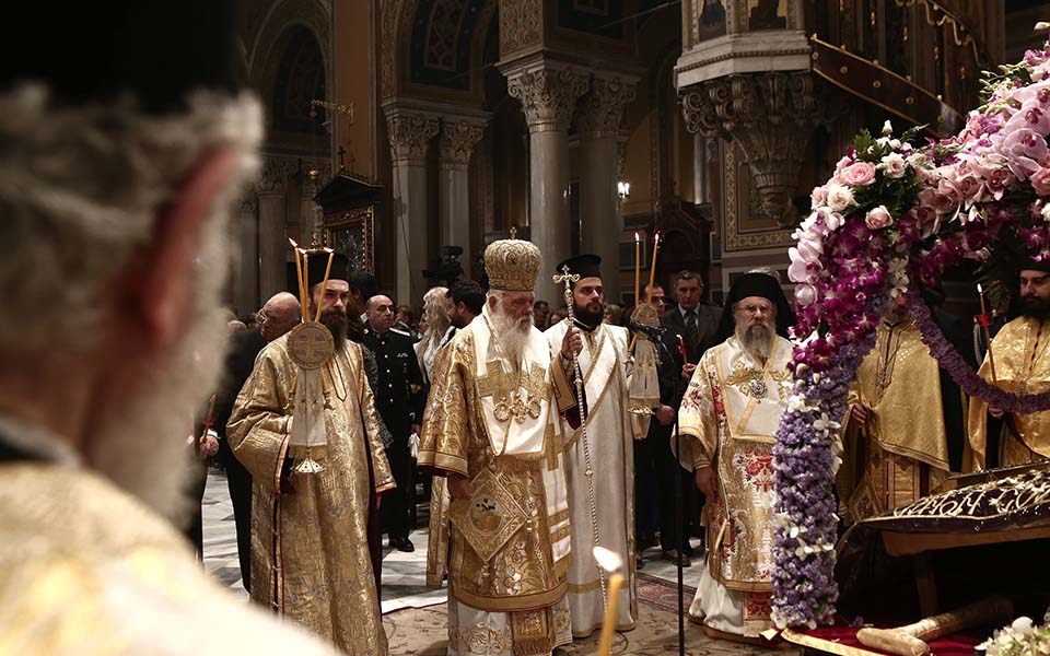 Κατάνυξη στους Επιταφίους ολόκληρης της χώρας-1