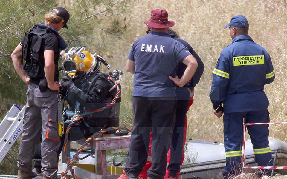 Κύπρος: Στον τόπο του εγκλήματος ο «Ορέστης» – Εντοπίστηκε βαλίτσα στη λίμνη (βίντεο – φωτογραφίες)-2