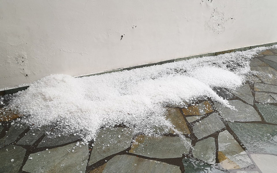 Ισχυρή χαλαζόπτωση σε περιοχές της Λάρισας (φωτογραφίες)-1