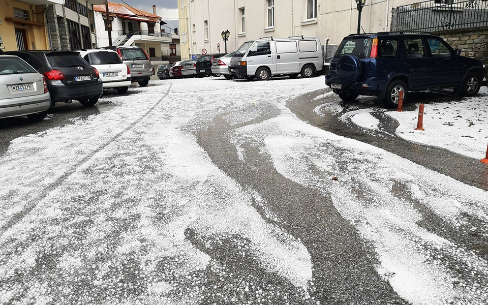 Ισχυρή χαλαζόπτωση σε περιοχές της Λάρισας (φωτογραφίες)-4