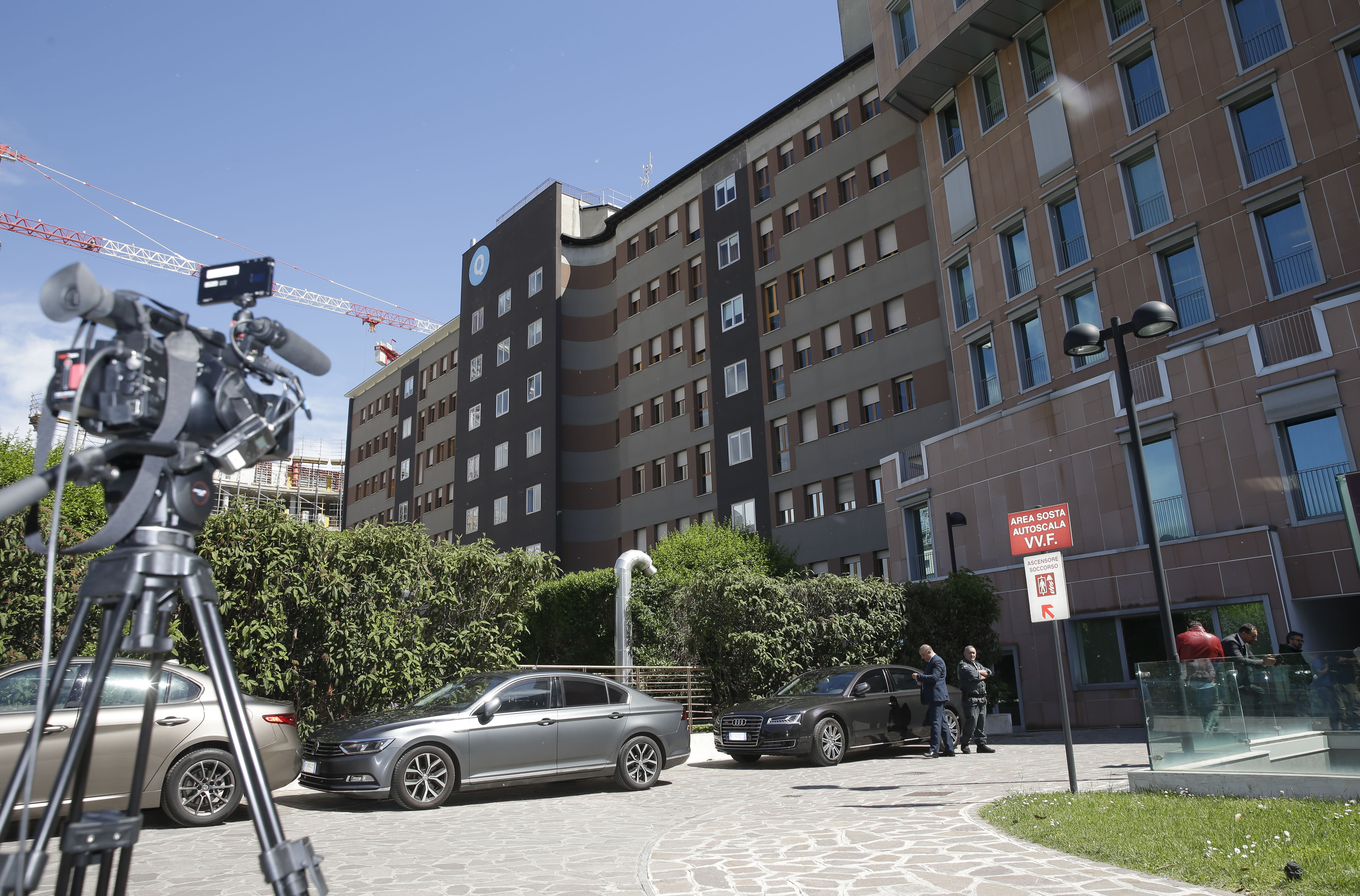 «Είμαι καλά» δήλωσε ο Μπερλουσκόνι μετά την εισαγωγή του σε νοσοκομείο-1