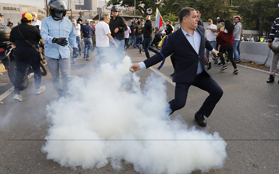 Βενεζουέλα: Κορυφώνεται η «Επιχείρηση Ελευθερία» – Σφοδρές συγκρούσεις και μεταξύ στρατιωτών-2