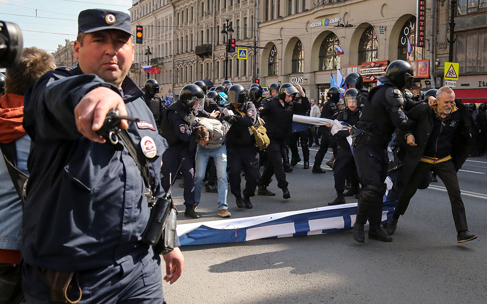 Διαδήλωση κατά του Βλ. Πούτιν στην Αγία Πετρούπολη – 30 συλλήψεις (φωτογραφίες)-1
