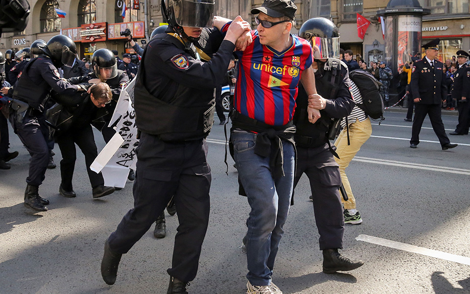 Διαδήλωση κατά του Βλ. Πούτιν στην Αγία Πετρούπολη – 30 συλλήψεις (φωτογραφίες)-2