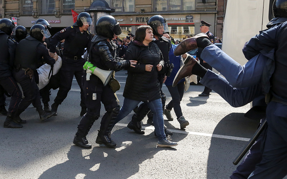 Διαδήλωση κατά του Βλ. Πούτιν στην Αγία Πετρούπολη – 30 συλλήψεις (φωτογραφίες)-3