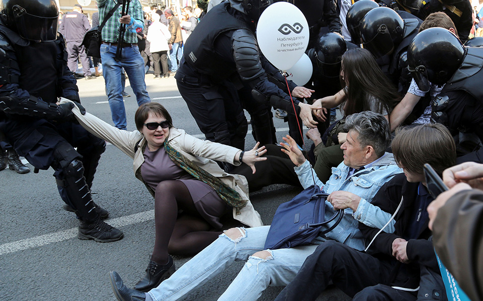 Διαδήλωση κατά του Βλ. Πούτιν στην Αγία Πετρούπολη – 30 συλλήψεις (φωτογραφίες)-4