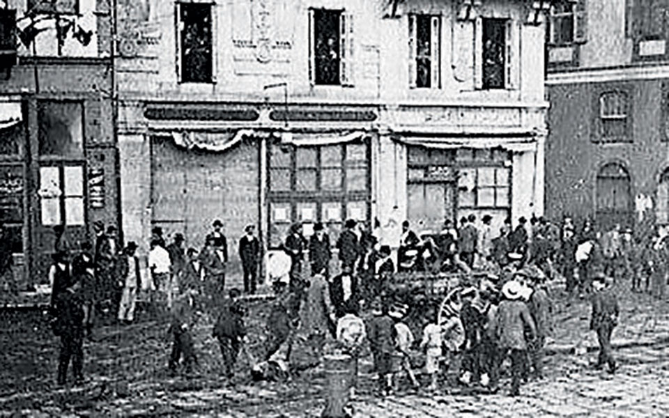 Ο ελληνικός στρατός απελευθερώνει τη Σμύρνη-2