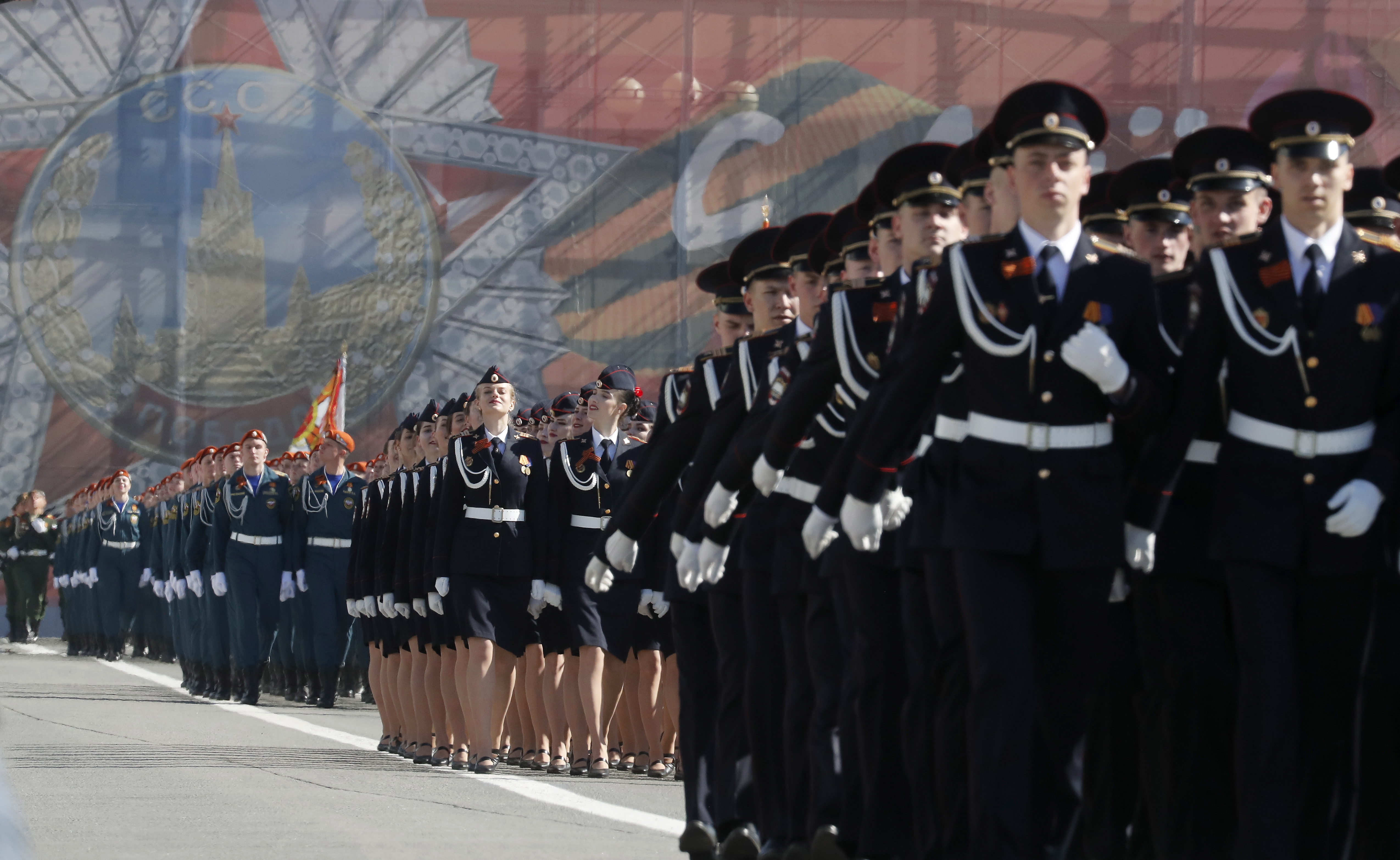 Ο Πούτιν εξήρε τη ρωσική ισχύ στη διάρκεια της στρατιωτικής παρέλασης (φωτογραφίες)-7