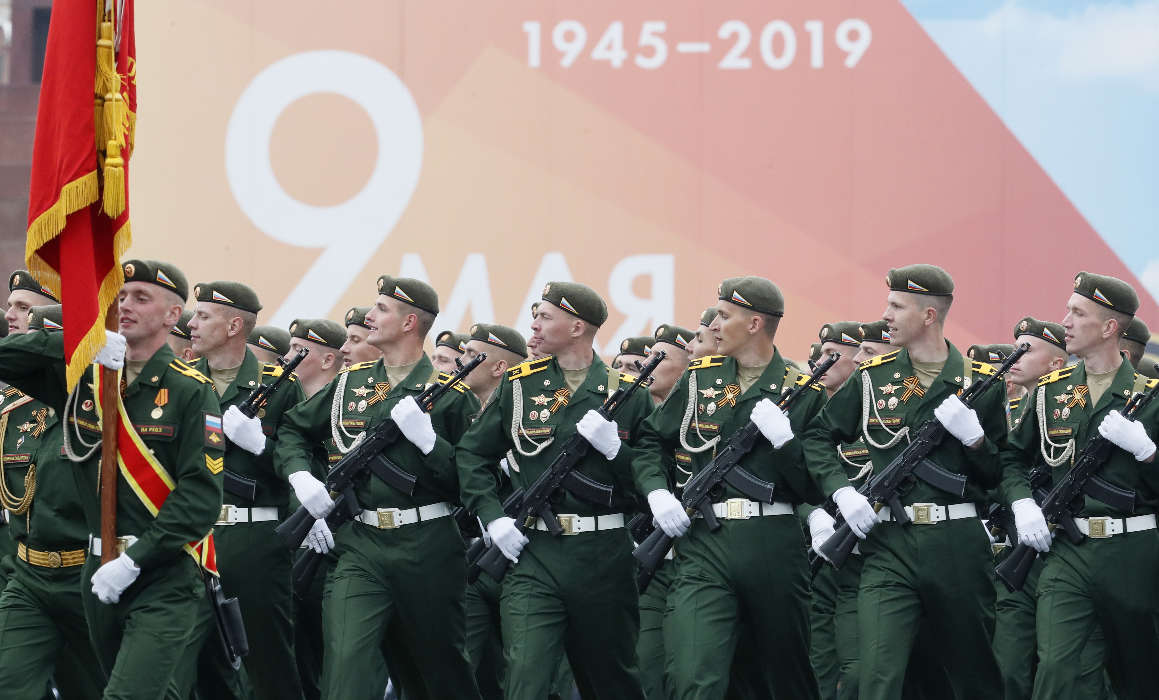 Ο Πούτιν εξήρε τη ρωσική ισχύ στη διάρκεια της στρατιωτικής παρέλασης (φωτογραφίες)-10