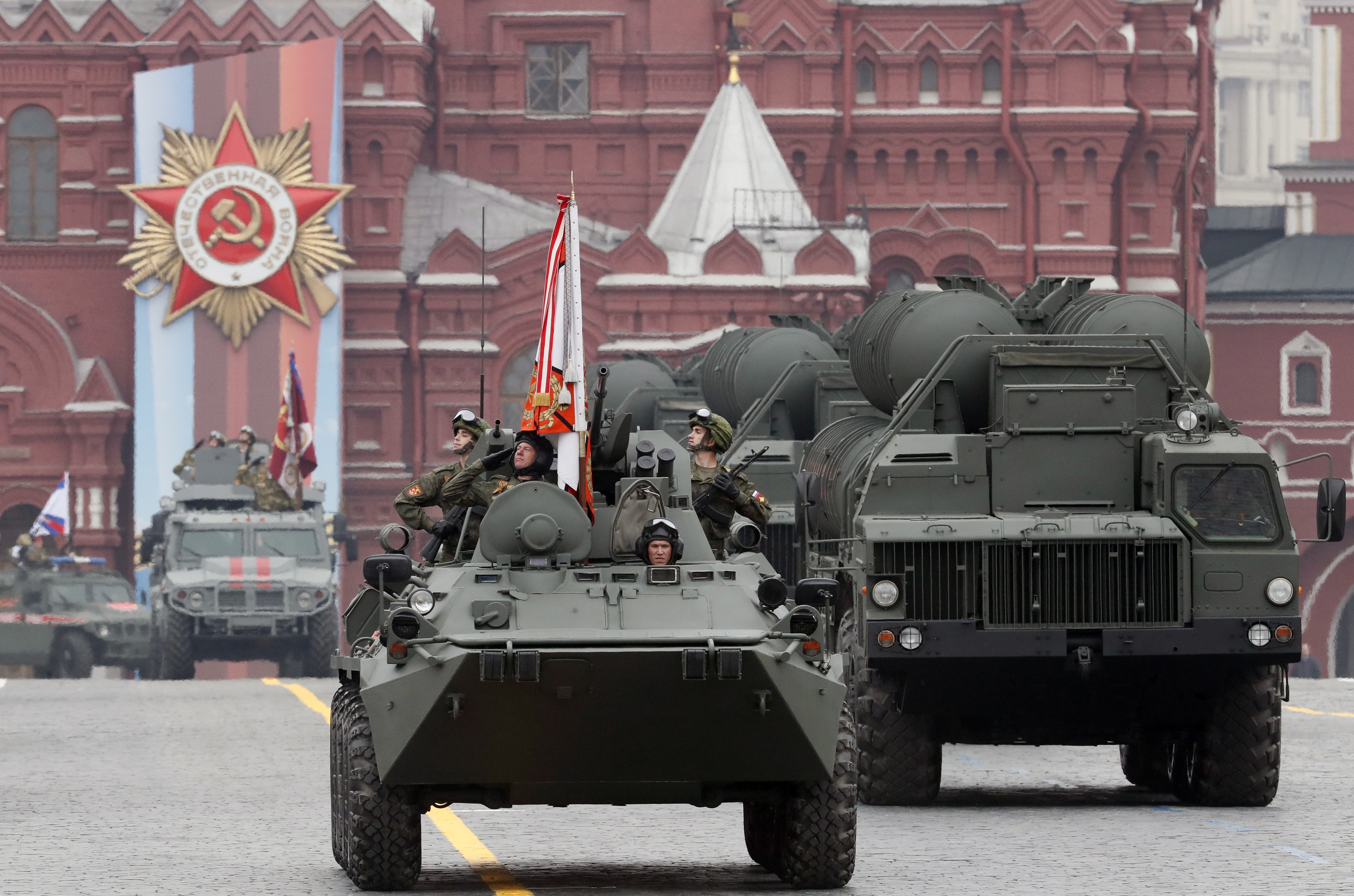 Ο Πούτιν εξήρε τη ρωσική ισχύ στη διάρκεια της στρατιωτικής παρέλασης (φωτογραφίες)-6