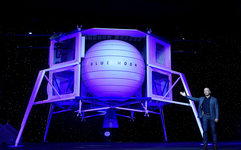 Το διαστημικό όραμα του Τζεφ Μπέζος: Άνθρωποι στη Σελήνη έως το 2024 (φωτογραφίες)-1