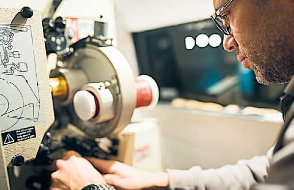 Οι τελευταίοι άρχοντες της σκοτεινής αίθουσας-3