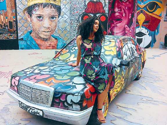 Ο Χιώτης, ο Μπράουν, ο Μπόουι… ζουν-2