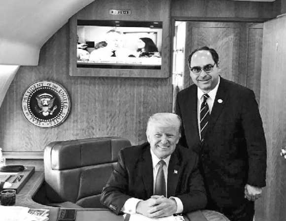 Με τον Ελληνα του Τραμπ στην Αθήνα-1