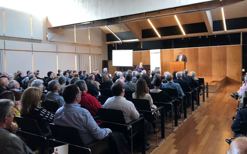 Ομιλία του ακαδημαϊκού Κώστα Κωστή στο ΕΛΙΑΜΕΠ: Εχουμε φτιάξει μία χώρα που ζει από τις σάρκες της-2