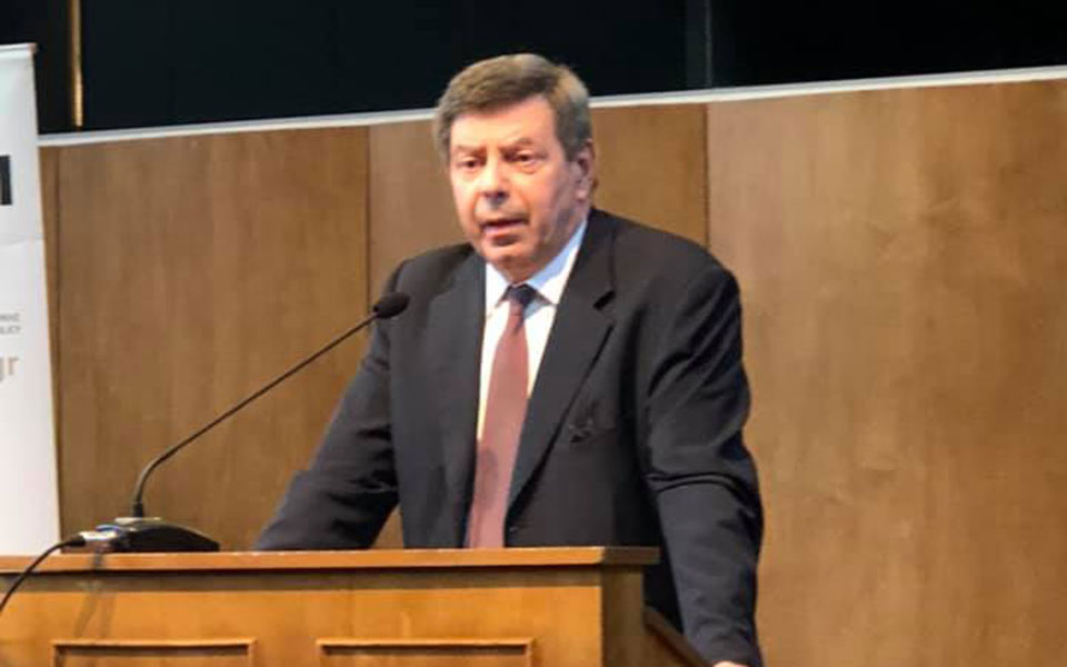 Ομιλία του ακαδημαϊκού Κώστα Κωστή στο ΕΛΙΑΜΕΠ: Εχουμε φτιάξει μία χώρα που ζει από τις σάρκες της-1