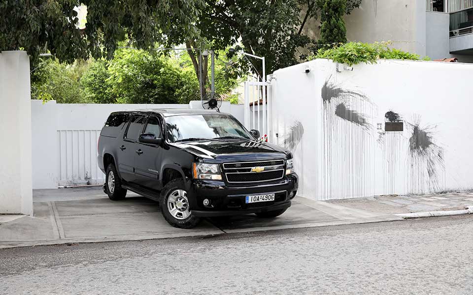 Επίθεση «Ρουβίκωνα» με μπογιές στο σπίτι του Αμερικανού Πρέσβη (φωτογραφίες – βίντεο)-3