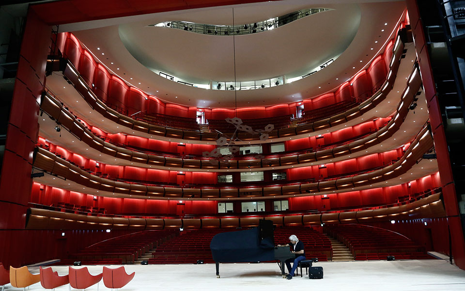 Η «επιστροφή» του Λάνθιμου-2