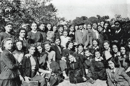 Σε μια συγκέντρωση του Συλλόγου Αποφοίτων του Α΄ Γυμνασίου Θηλέων Πλάκας-1